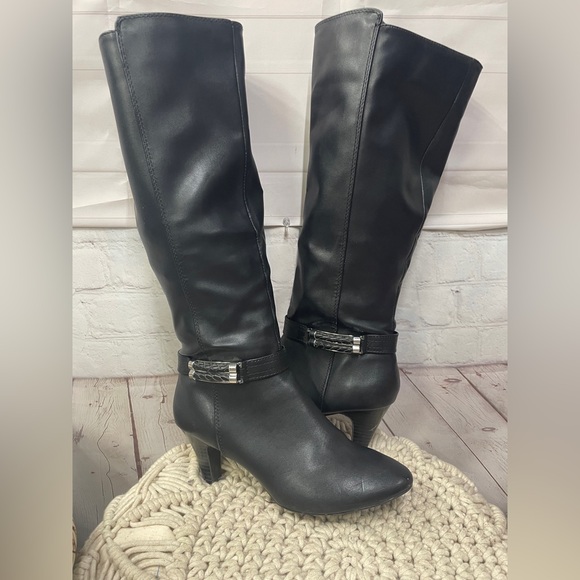 Valerie Stevens Inigo Black Faux Leather Knee-High Side Zip 8M Boots - Picture 1 of 8